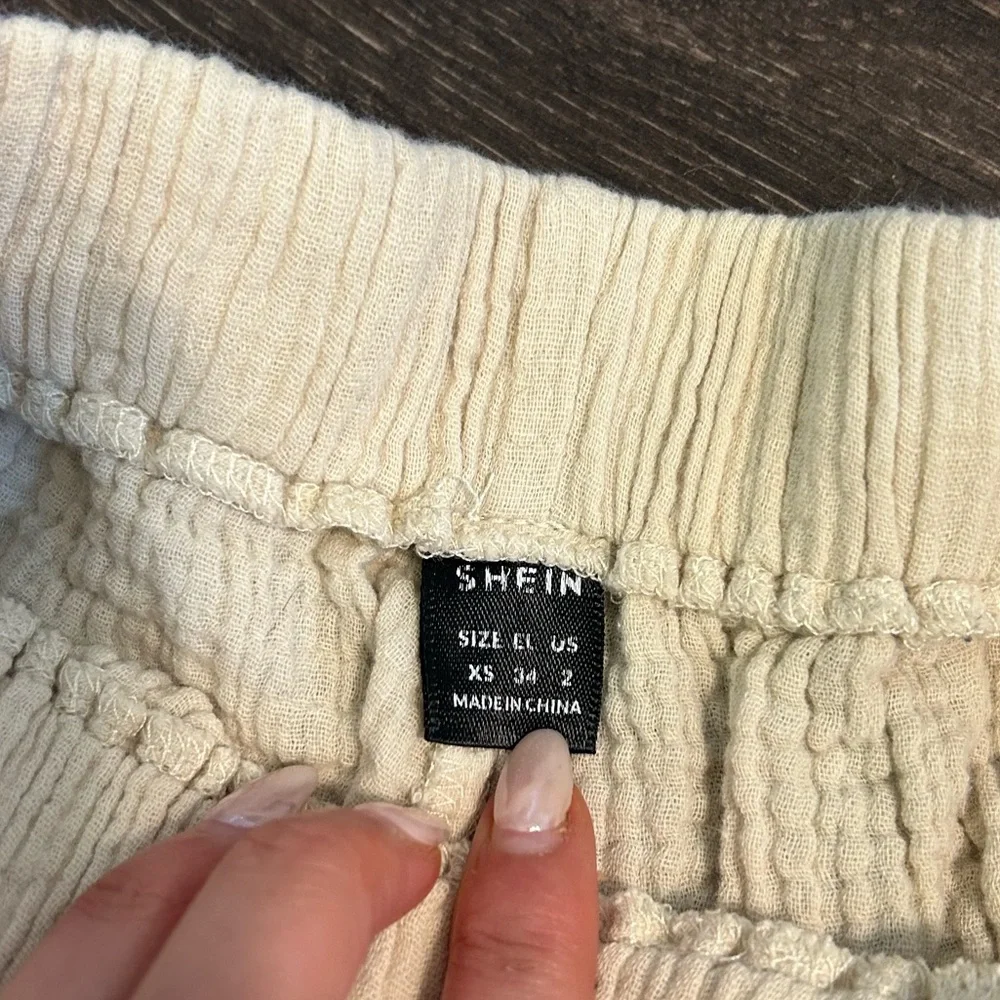 SHEIN white textured summer shorts - Picture 3 of 3